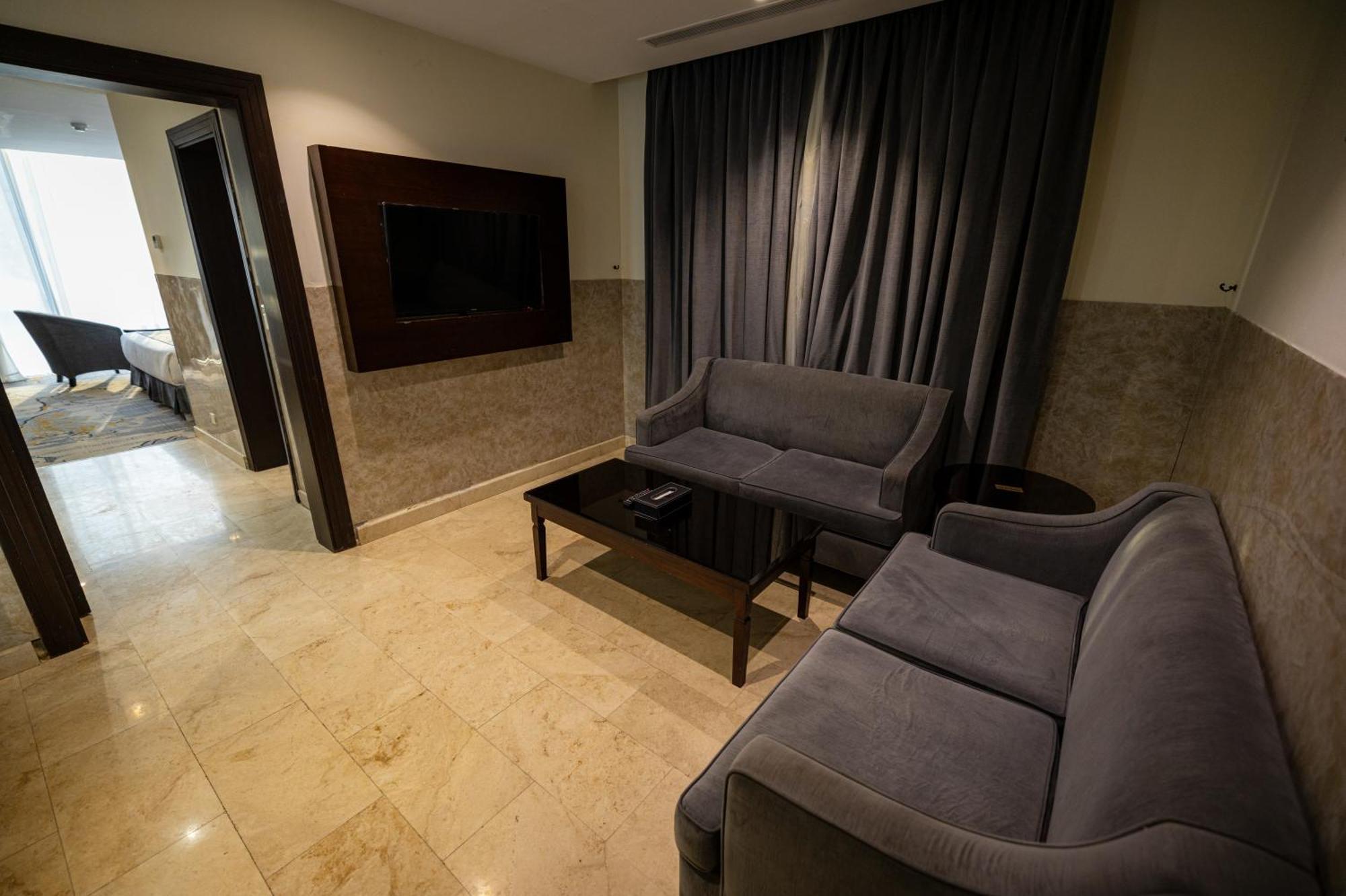 Aster Hotel Джеда Екстериор снимка